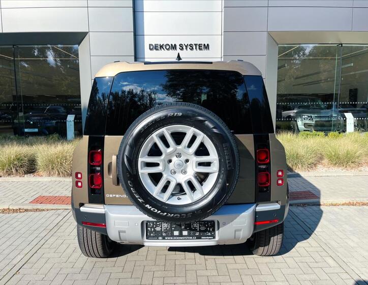 Land Rover Defender 7