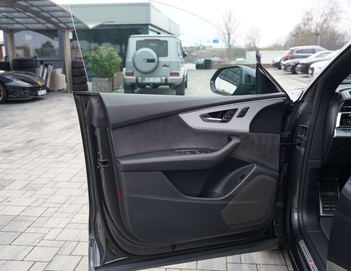 Audi Q8 12