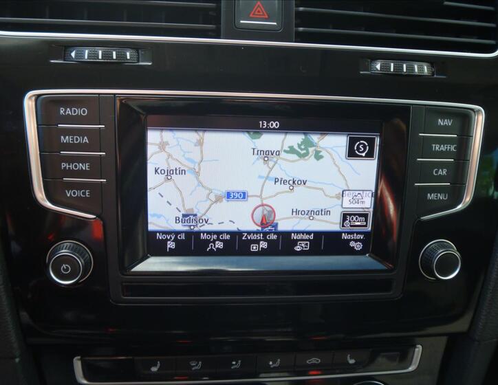 Volkswagen Golf 32