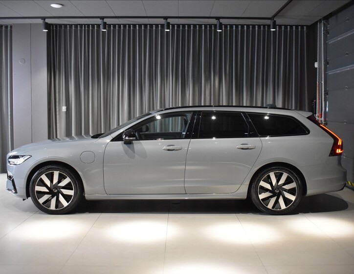 Volvo V90 2