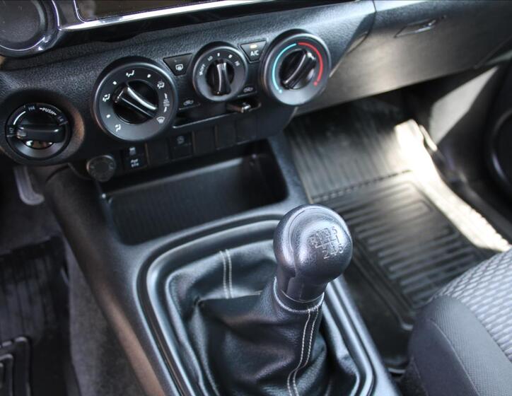 Toyota Hilux 17