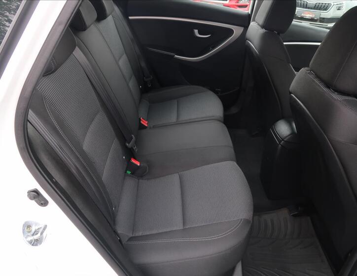 Hyundai i30 18