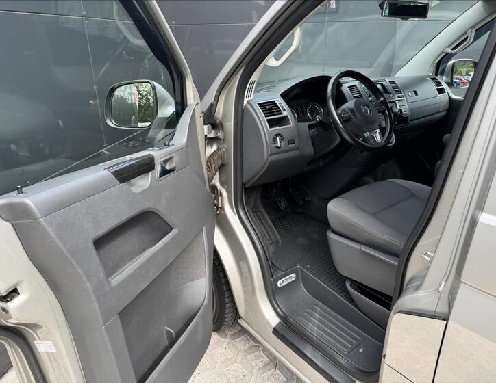 Volkswagen Multivan 10