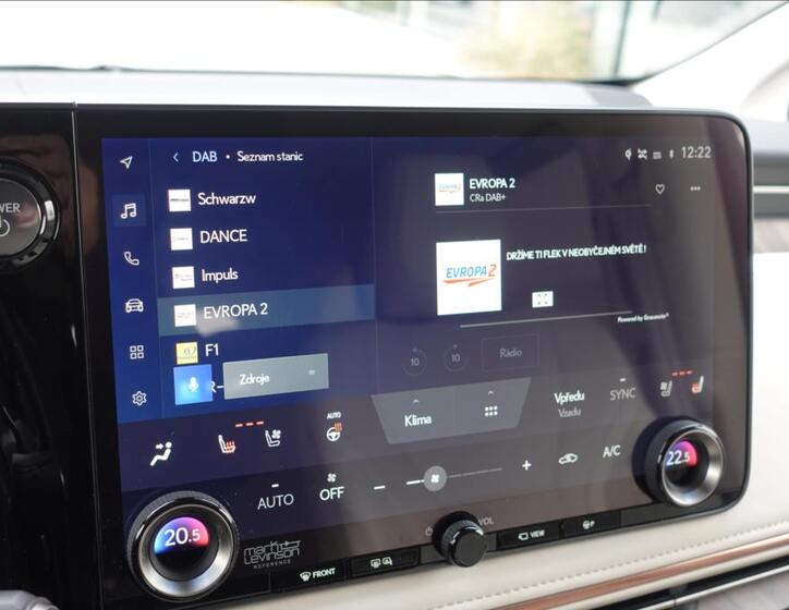 Lexus LM 350h 25