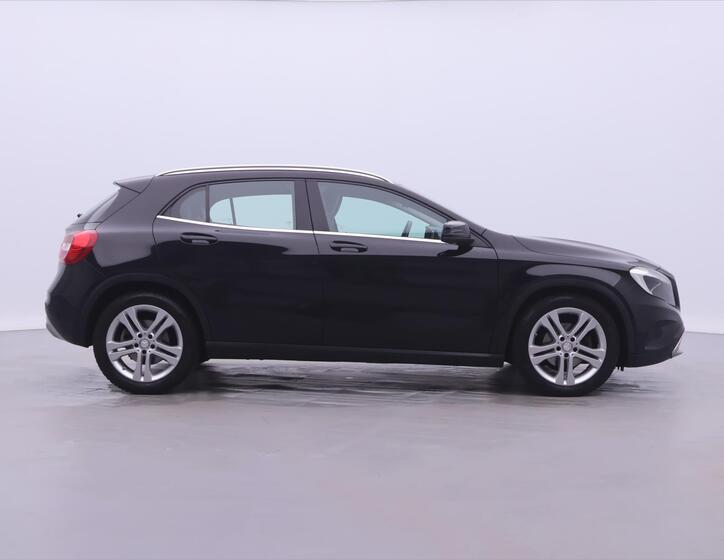 Mercedes-Benz GLA 8
