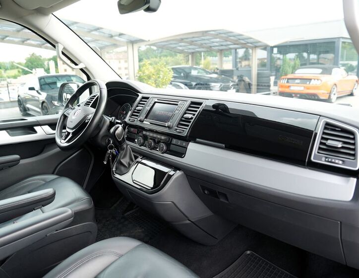 Volkswagen Caravelle 25