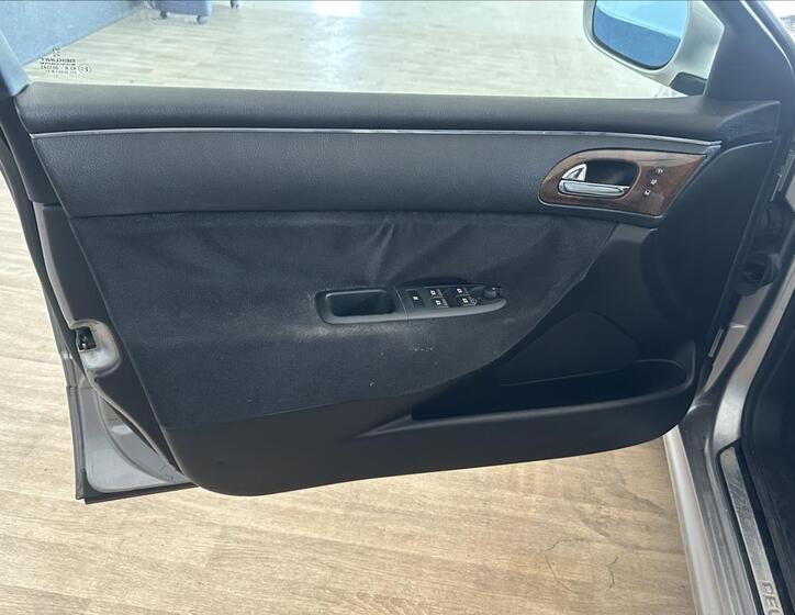 Peugeot 607 6