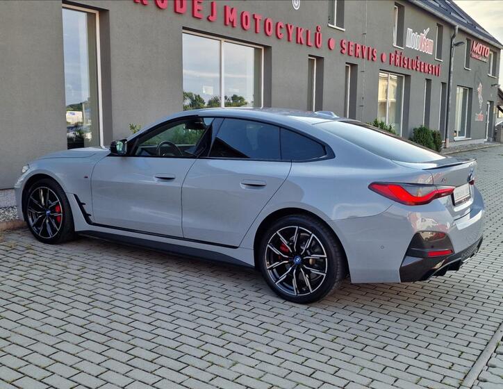 BMW i4 7