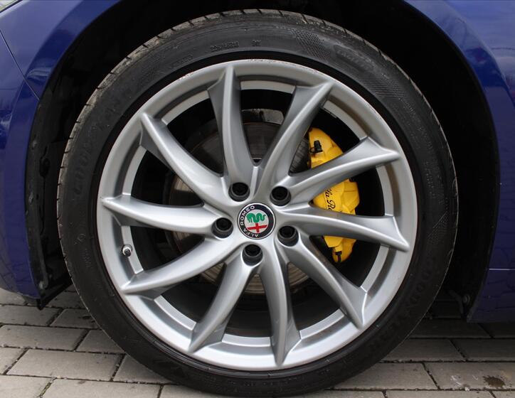 Alfa Romeo Giulia 9