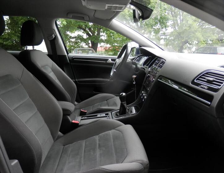 Volkswagen Golf 12