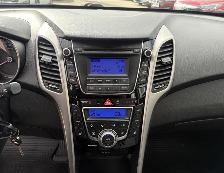 Hyundai i30 11