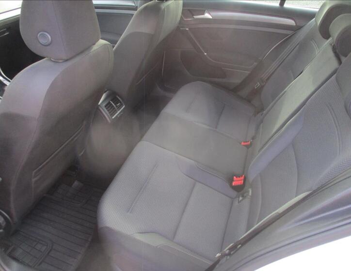Volkswagen Golf 11