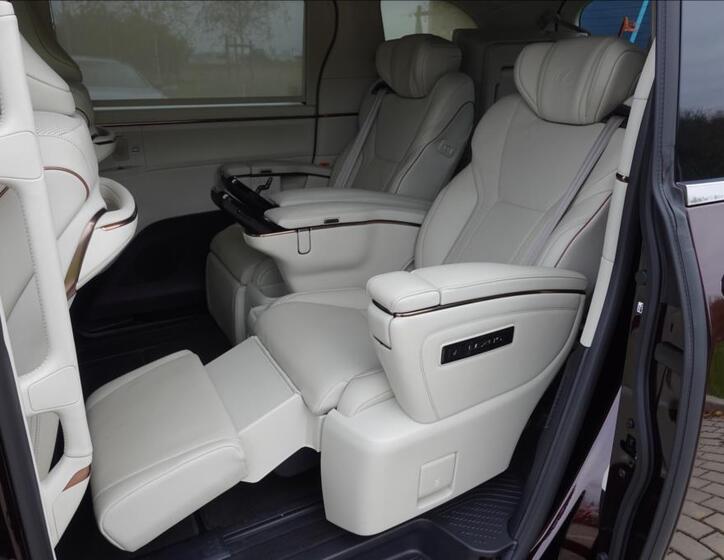 Lexus LM 350h 39