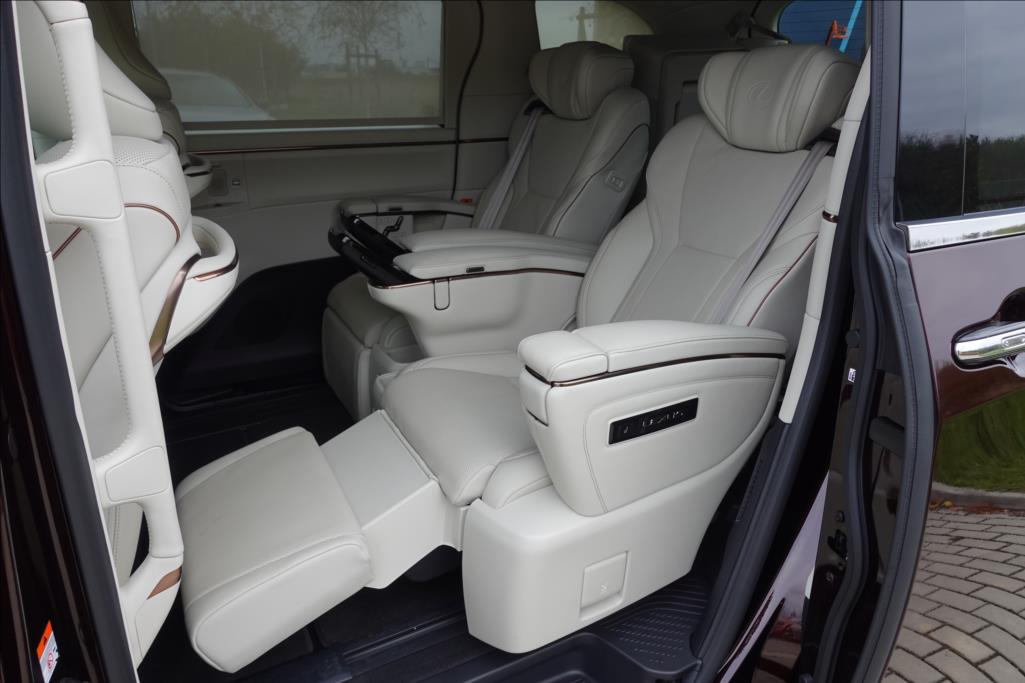 Lexus LM 350h