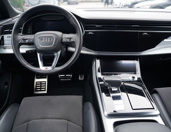 Audi Q8 30