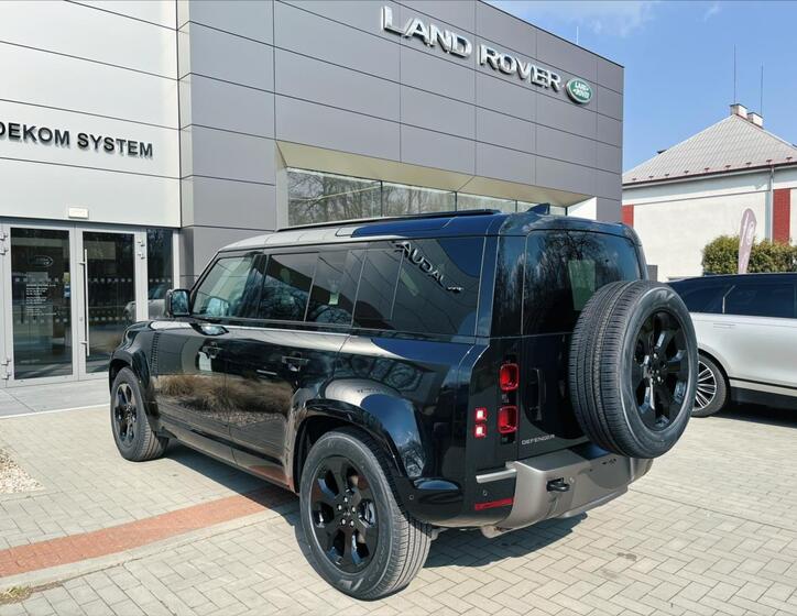 Land Rover Defender 5