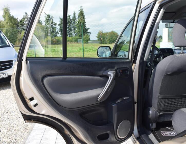 Toyota RAV4 26