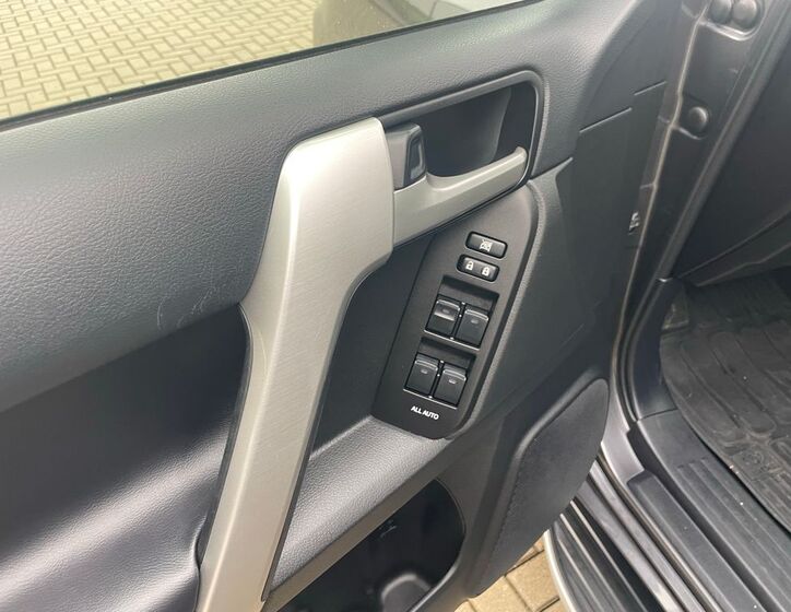 Toyota Land Cruiser 10