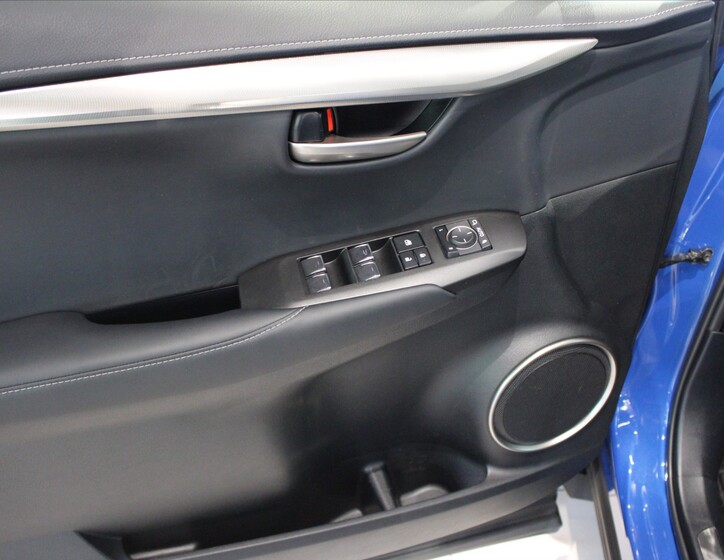 Lexus NX 300h 17