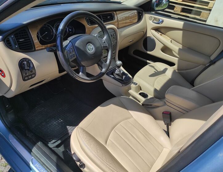 Jaguar X-Type 9