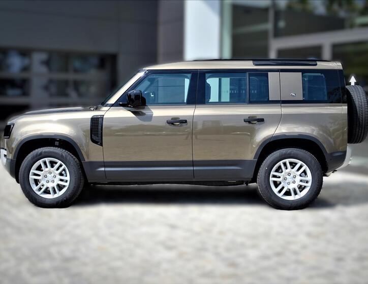 Land Rover Defender 2