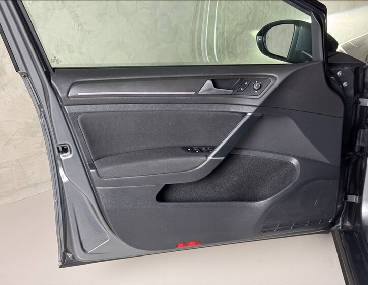 Volkswagen Golf 22