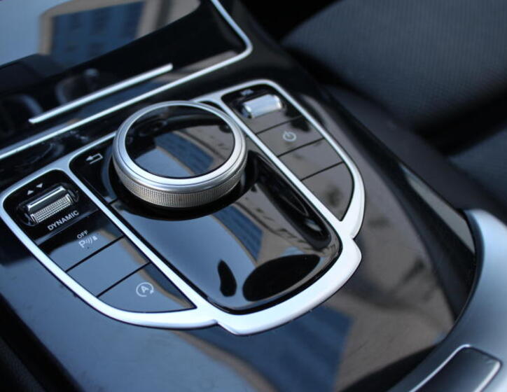 Mercedes-Benz 220 19