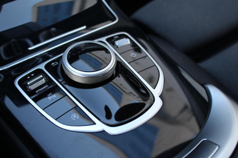 Mercedes-Benz 220