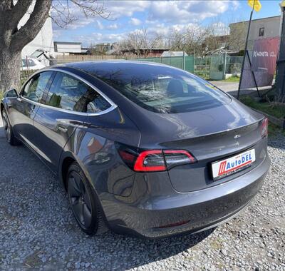 Tesla Model 3 4
