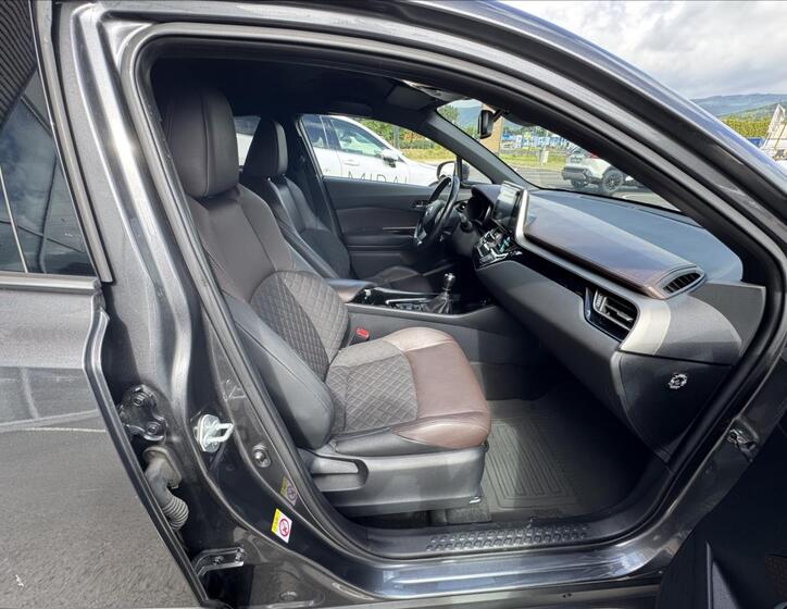 Toyota C-HR 11