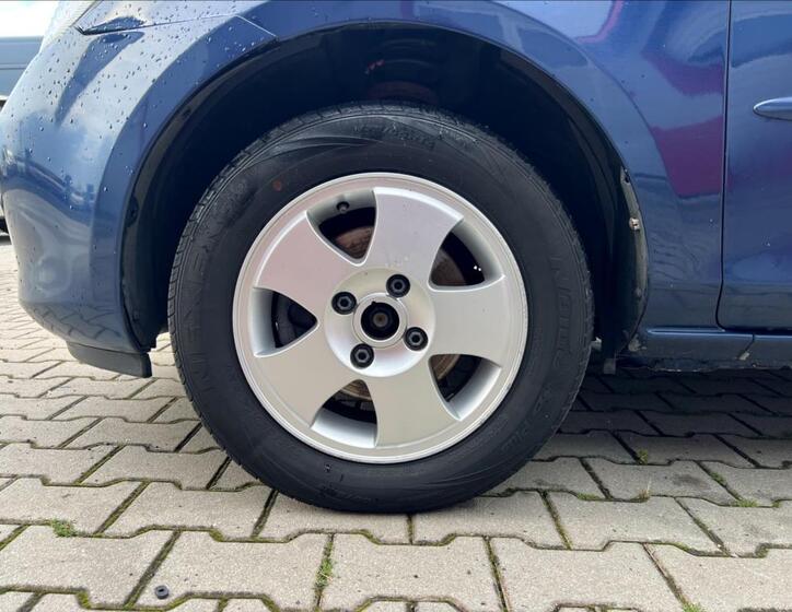 Mazda 2 32