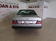 Mercedes-Benz 124 5