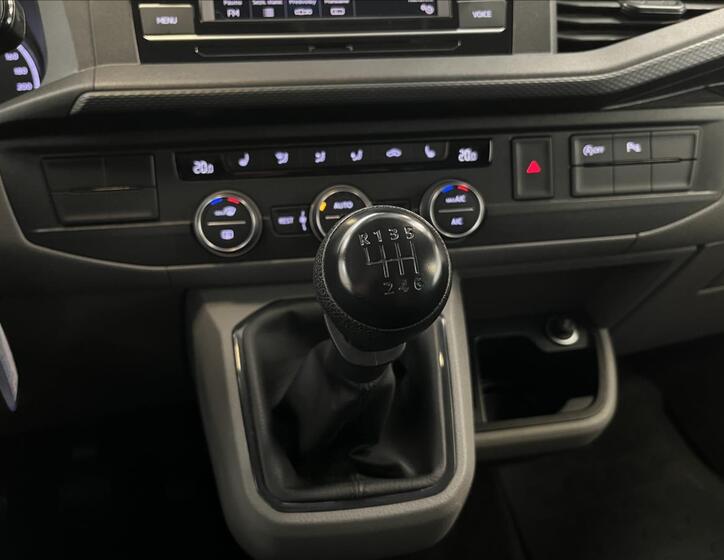 Volkswagen Caravelle 13