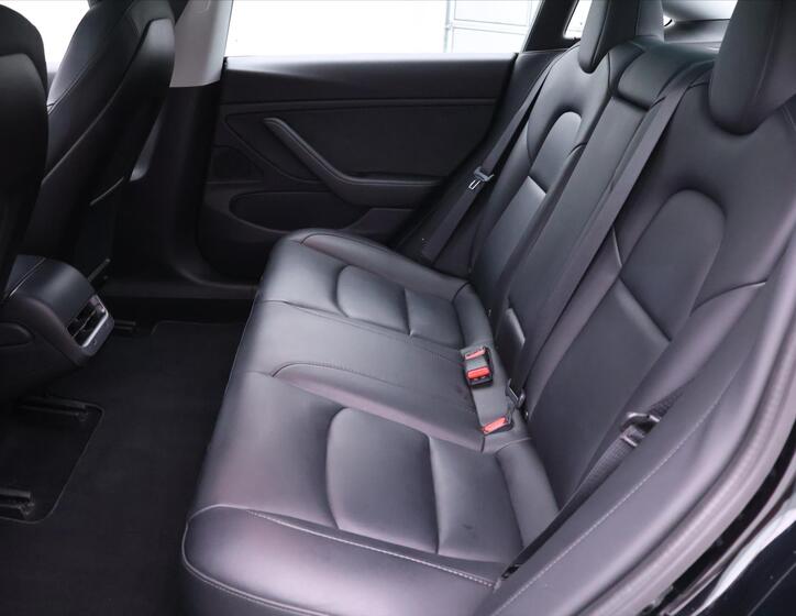 Tesla Model 3 17