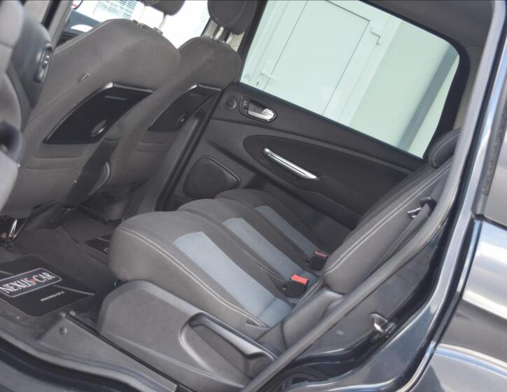 Ford Galaxy 18