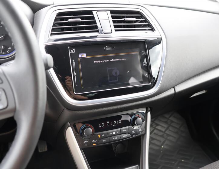 Suzuki SX4 S-Cross 21