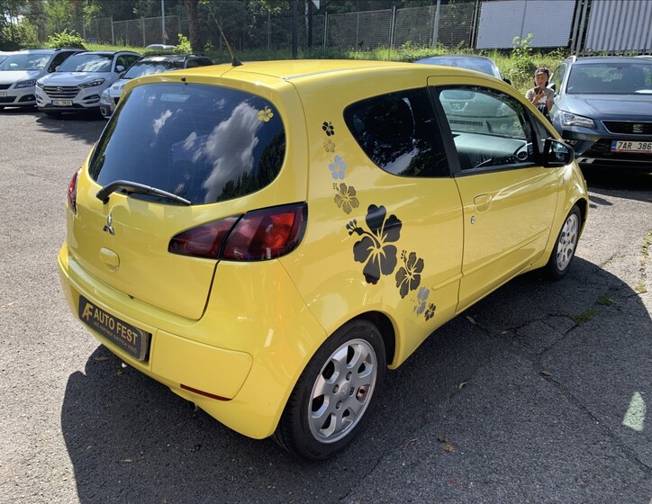 Mitsubishi Colt 5