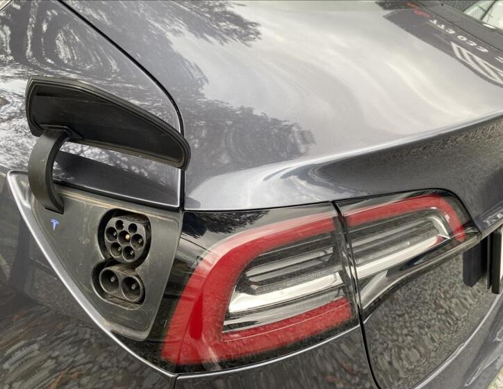 Tesla Model 3 42