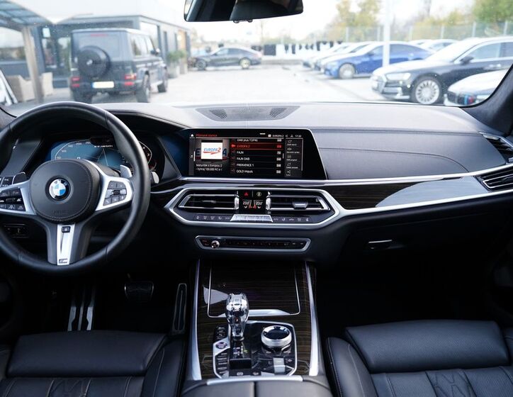 BMW X7 28