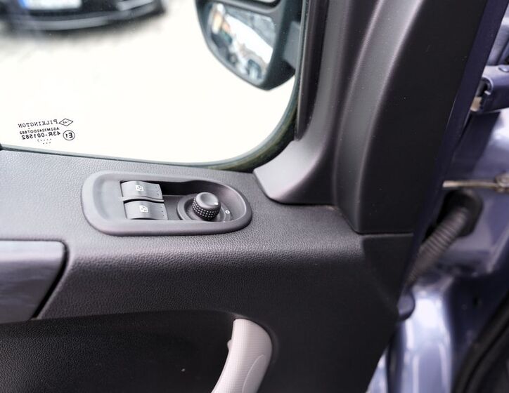 Nissan NV400 16