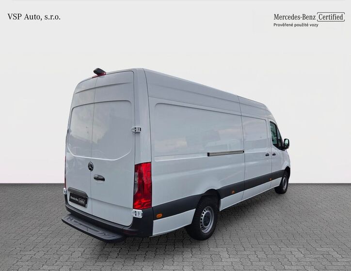 Mercedes-Benz Sprinter 4