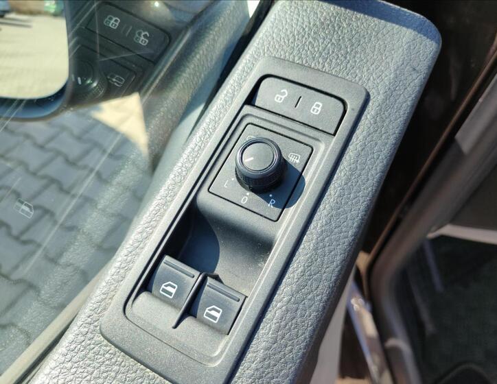 Volkswagen Caravelle 23