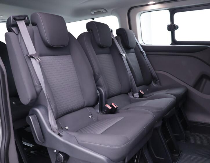 Ford Tourneo Custom 15
