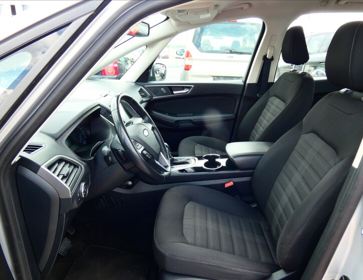 Ford Galaxy 9