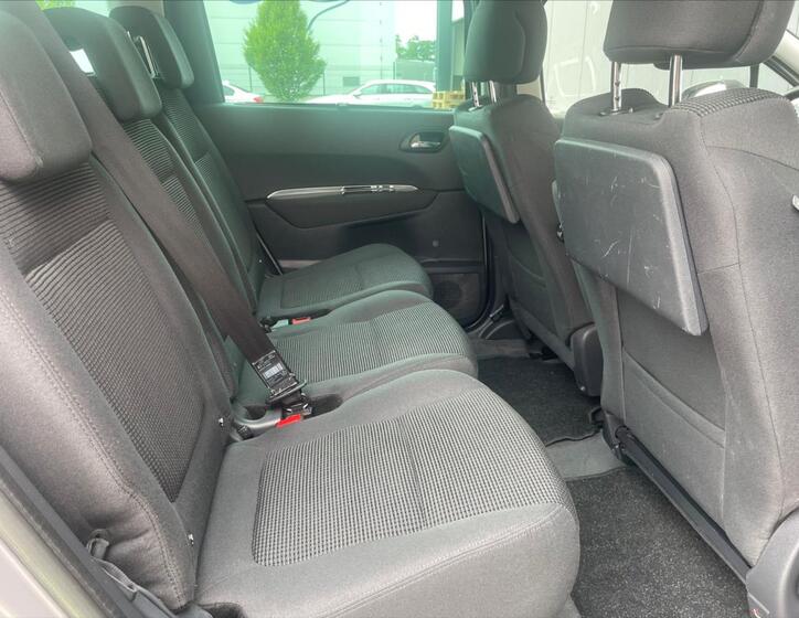 Peugeot 5008 9