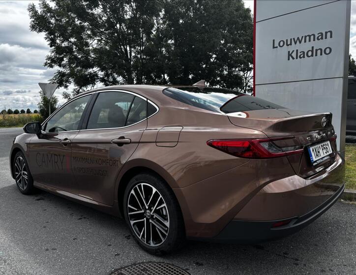 Toyota Camry 4