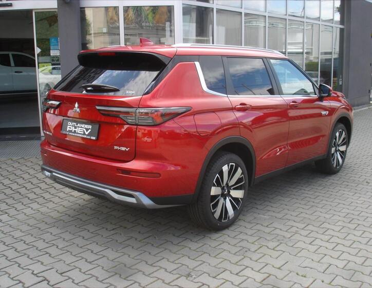 Mitsubishi Outlander 4