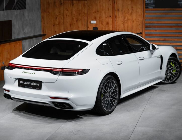 Porsche Panamera 36
