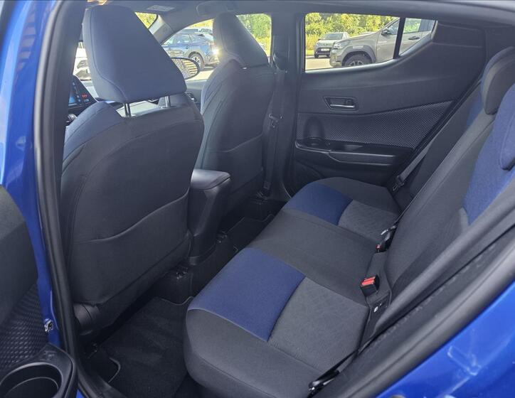 Toyota C-HR 11