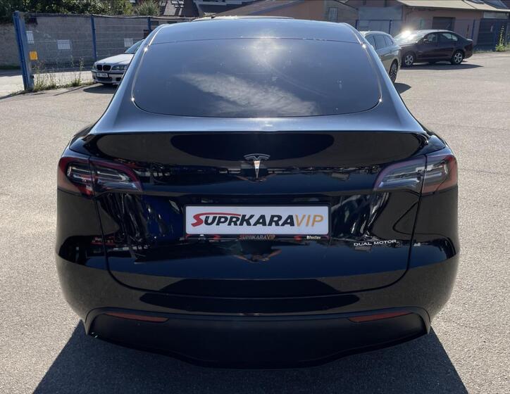 Tesla Model Y 6